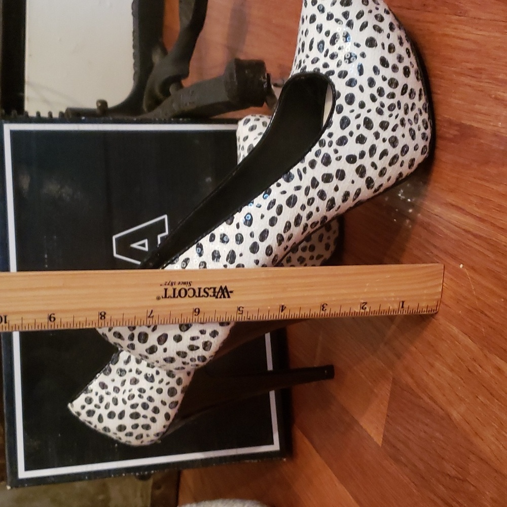 Shoes - Picture 6 of 6